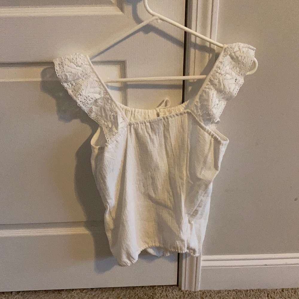 In great condition casual white Short sleeve top